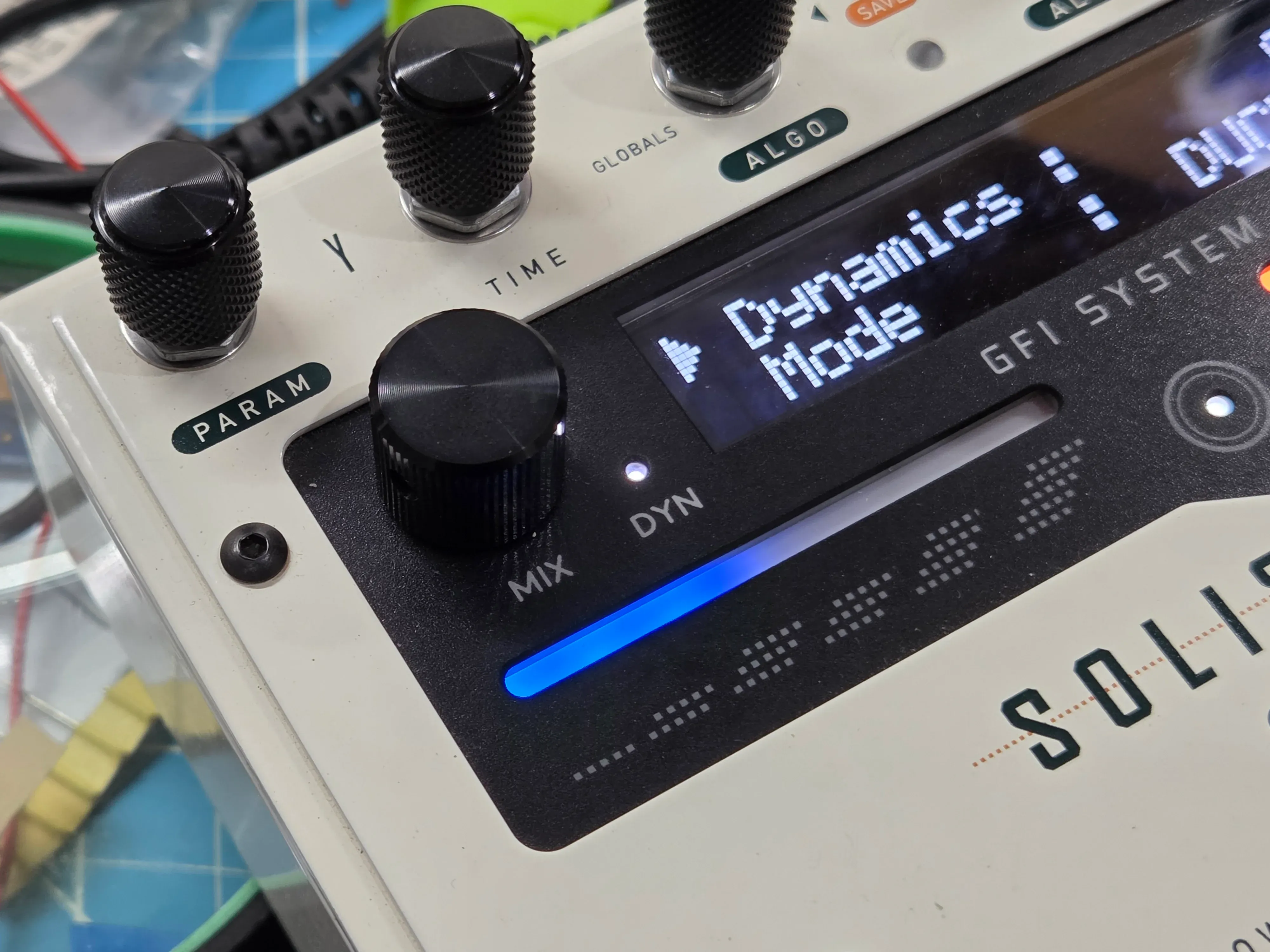 The DYN LED lit next to the left MIX knob