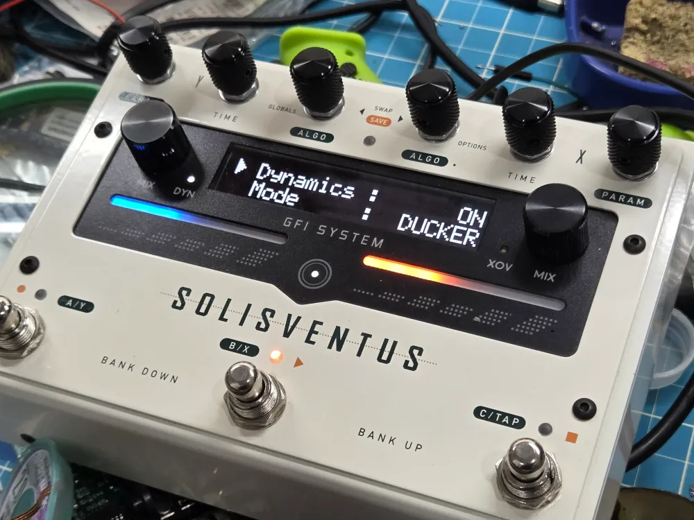 Solis Ventus display showing the Dynamics menu with Dynamics ON and Mode set to Ducker
